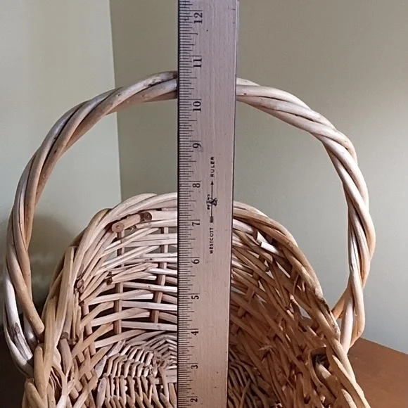 Medium Wicker Basket Oval Handle Easter Gift Basket Garden Farmhouse Cottagecore - Picture 7 of 7